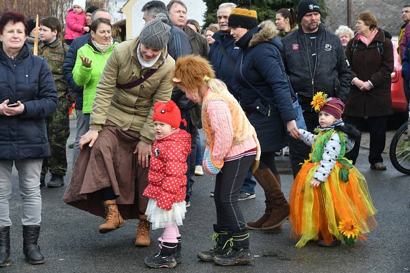 Z masopustního průvodu v králodvorských Popovicích.