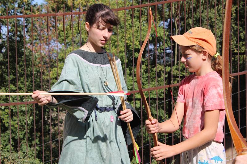 Točník o víkendu 15. a 16. září ovládli indiáni a otevřeli jeho brány dětem.