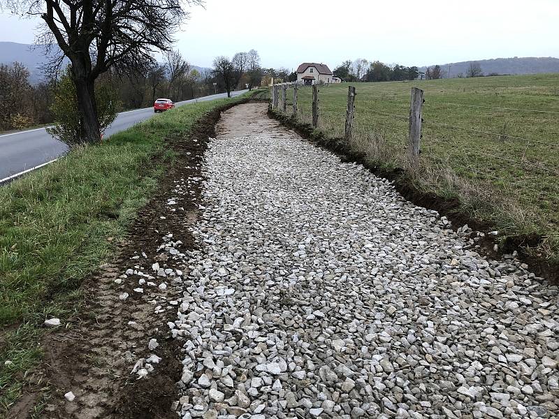 Oprava stezky sv. Ludmily pro cyklisty i pěší mezi Tetínem a Berounem.