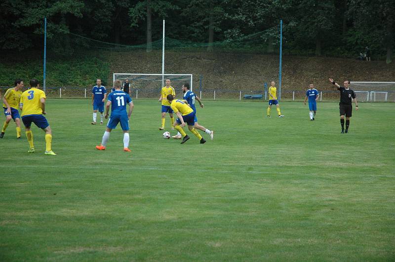 V úvodním duelu divize viděli diváci čtyři góly a hodně penalt.