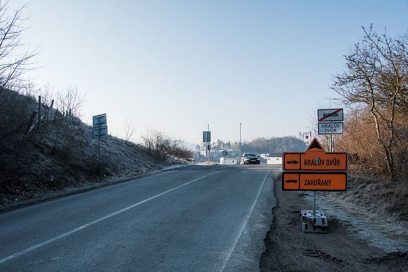 Berounská ulice Okrajová se napojuje na králodvorskou část objízdné trasy