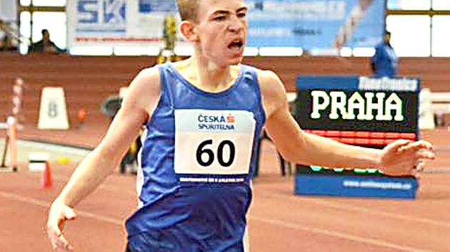 Vojtěch Dryák sprintuje pro medaili.