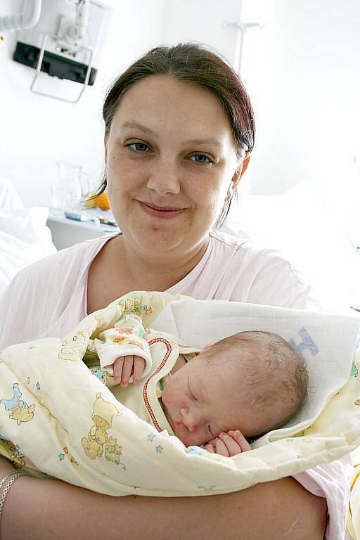 Uzlíček štěstí se narodil v pondělí 26. dubna mamince Květě Hájkové a tatínkovi Janovi Zavřelovi z Mýta u Rokycan. Je to holčička a jmenuje se Nikolka. Po narození vážila princezna 2,91 kg a vážila rovných 50 cm. 
