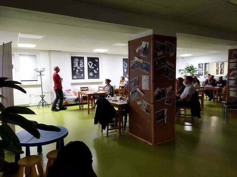 Science Café v berounském domově dětí a mládeže.