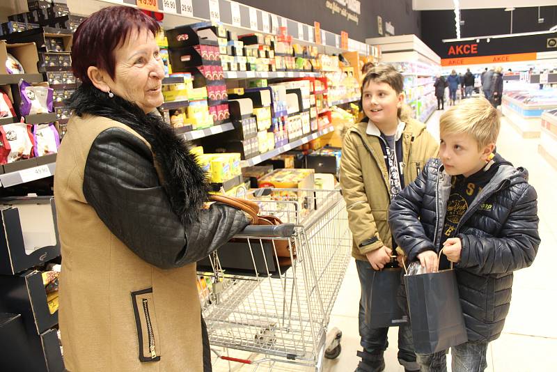 Bezpečnostní policejní akce v obchodním domě Lidl v Berouně.