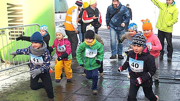 Na start v Litni se postavily i děti.