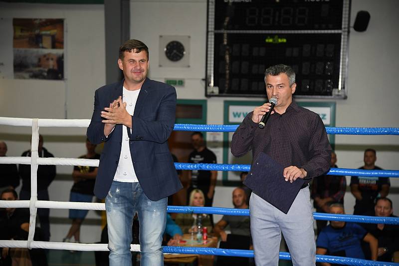 Z desátého ročníku Galavečeru boxu ve sportovní hale v Králově Dvoře.