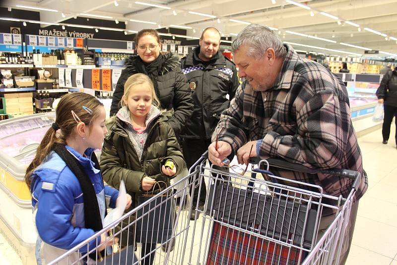 Bezpečnostní policejní akce v obchodním domě Lidl v Berouně.