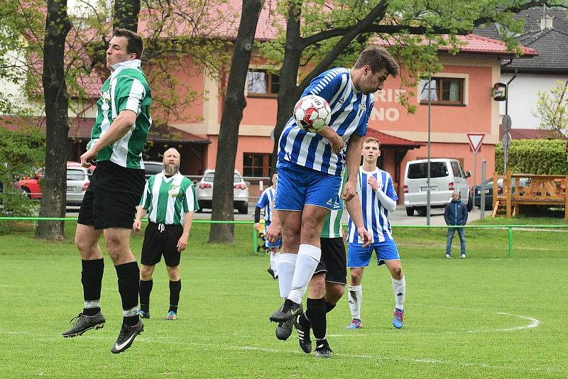 Berounský Cembrit (v zelenobílém) remizoval se Žebrákem.