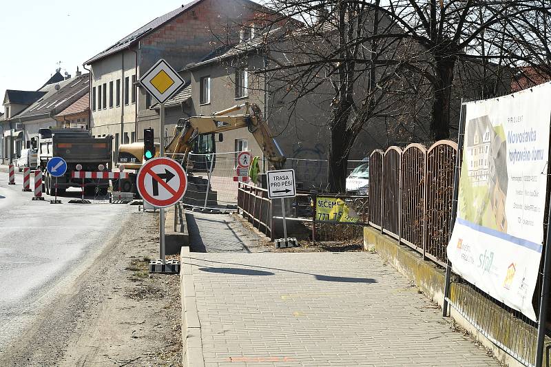 Z rekonstrukce Plzeňské ulice v Králově Dvoře a Berouně.