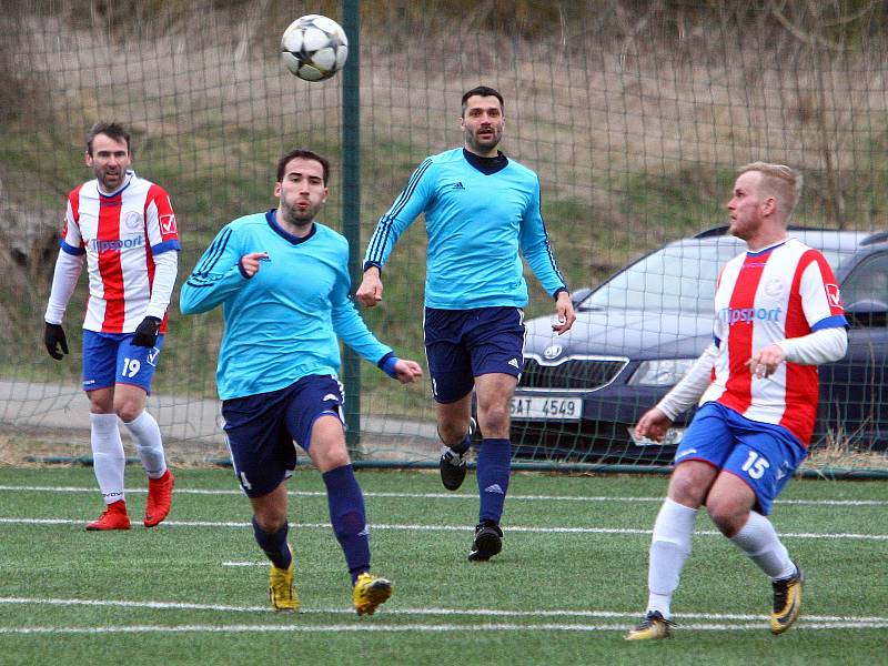 Fotbalová divize, skupina A: SK Senci Doubravka - Český lev Union Beroun 0:0, na penalty 3:4.