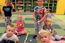 Děti v mateřské školce v králodvorských Počaplech.