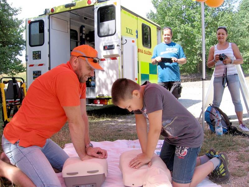 Návštěvníci Koněpruských jeskyní se setkali se záchranáři