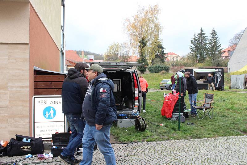 V centru Berouna se natáčely scény pro seriál Modrý kód.