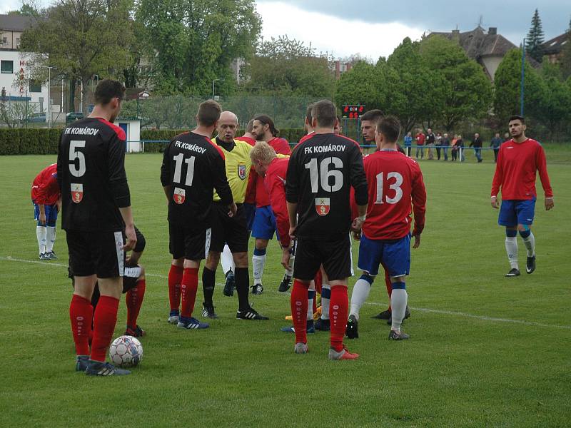 Fotbalová I. A třída: Komárov - Velká Dobrá 4:2 (2:1).