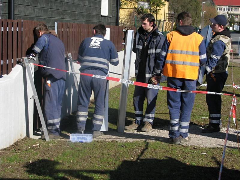 Cvičná stavba protipovodňových hrází a slavnostní předání stavby.