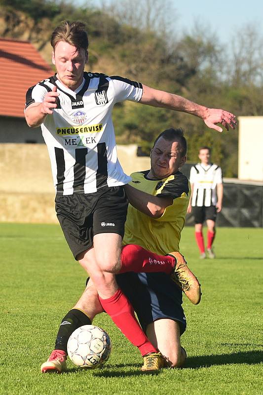 V derby zdolaly Zdice (v pruhovaném) Chlumec.