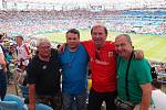 Radek Pergler (druhý zprava) na slavném stadionu Maracaná s kamarády. 