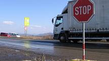 Dopravu na Žebrácké komplikují nákladní vozy
