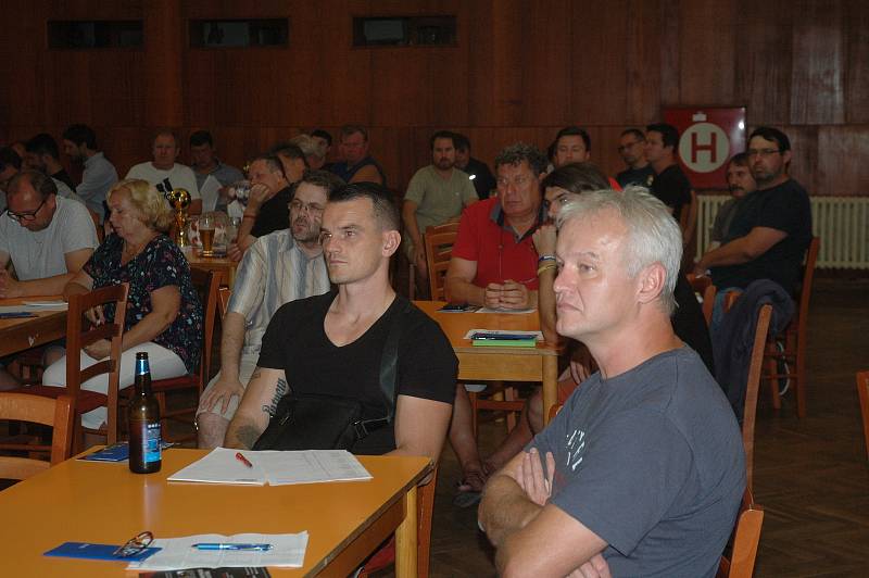 V Praskolesích se losoval nový ročník fotbalových soutěží.
