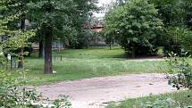 Park u Zábranského kostela v Berouně je místem, kde se občas injekční jehly najdou