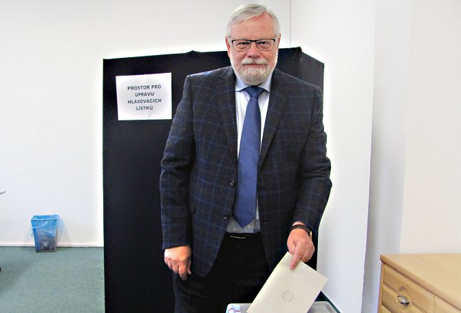 Jiří Oberfalzer byl zvolen senátorem.