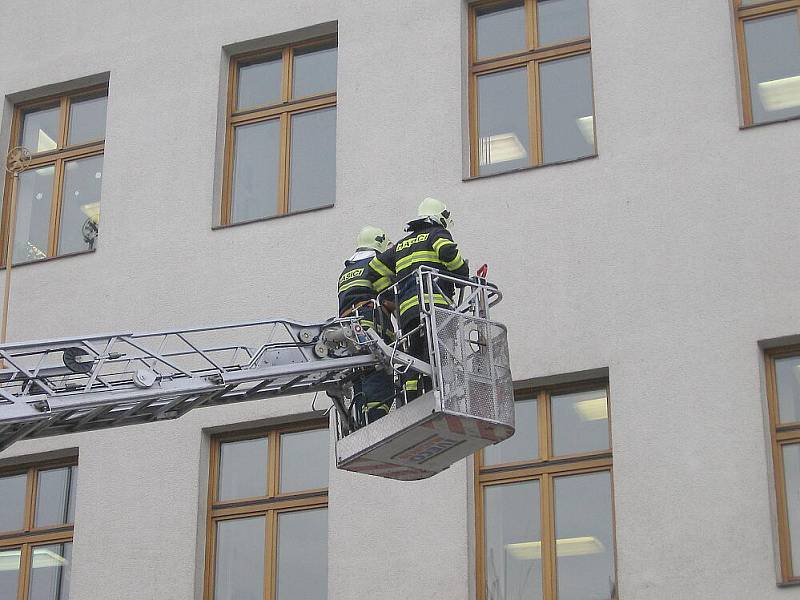 Berounské hasiče zaměstnal sníh na střechách