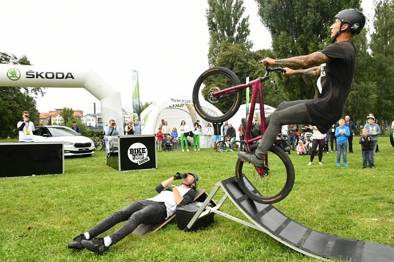 První ročník cyklistického závodu pro veřejnost L'Etape by tour de France.