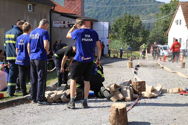 Z hasičské soutěže 'Toughest Firefighter Alive - Nejtvrdší hasič přežije' v Broumech.