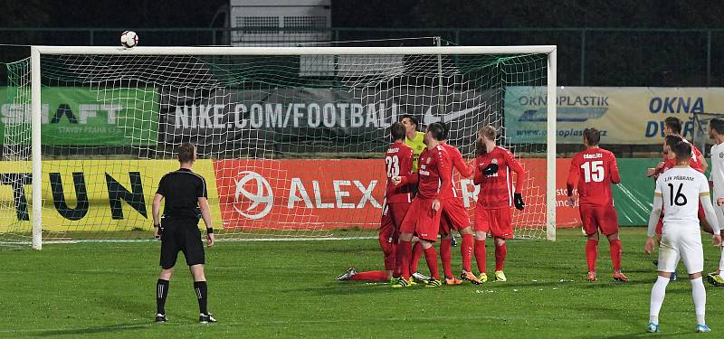 Cábelíci (v červeném) zdolali rezervu Příbrami na hlavním stadionu.