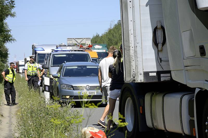 Nehoda na D5 si vyžádala jednoho těžce zraněného.