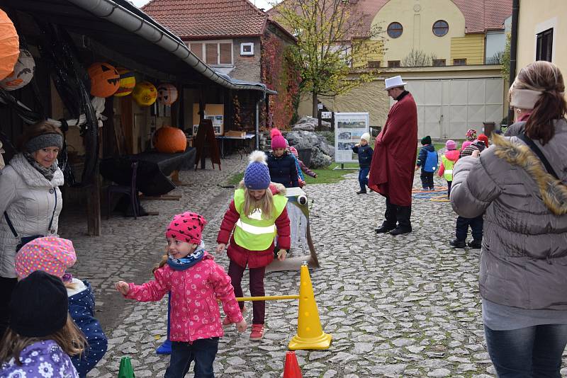 Halloweenské hrátky v  Muzeu Českého krasu v Berouně  si nenechaly ujít stovky dětí.