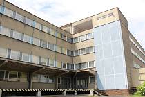 Tajná záložní nemocnice ve Hředlích u Berouna má po dlouhé době nového majitele. Ve výběrovém řízení na prodej nemocnice zvítězila nabídka přesahující 26 milionů korun.