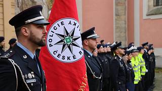 Slib policejní nováčci složili před zraky starých mazáků i svých  nejbližších - Benešovský deník