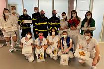 Zdravotníci z nemocnic na Berounsku dostali dárkové balíčky jako projev poděkování za nasazení při zvládání pandemie koronaviru.