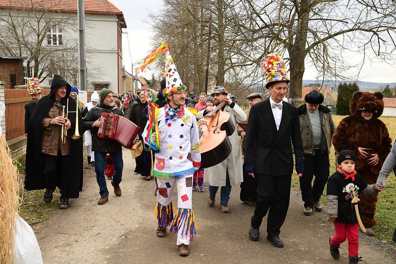 Z masopustního průvodu v Koněprusích.