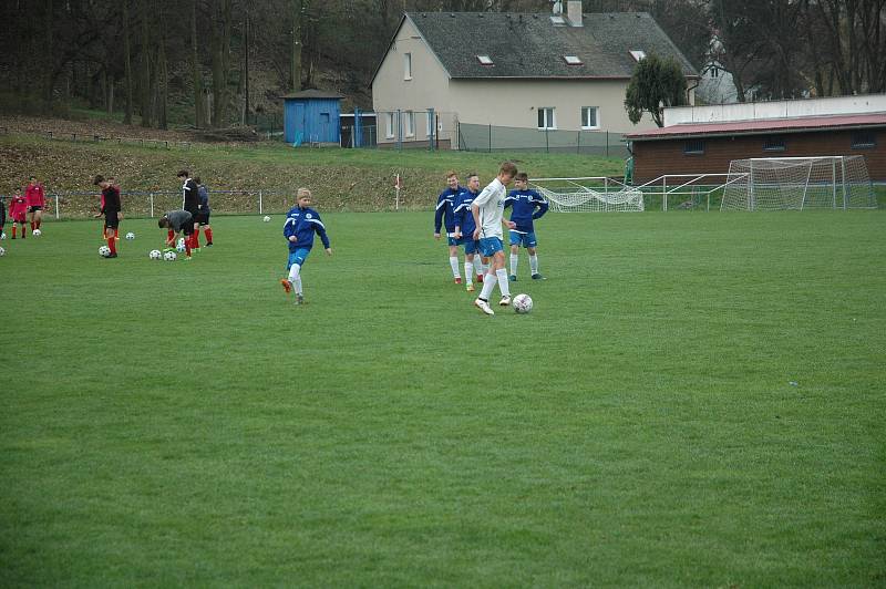 V rámci posledního kola krajského přeboru žáků si domácí střihli i brigádu.