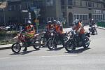 Na spanilou jízdu napříč regionem vyrazily od hořovického společenského domu desítky motorkářů.