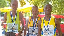 Vytrvalostního závodu Žebrácká pětadvacítka se zúčastňuje pravidelně i světová běžecká elita. V roce 2011 to byli například závodníci z Etiopie a Keni.