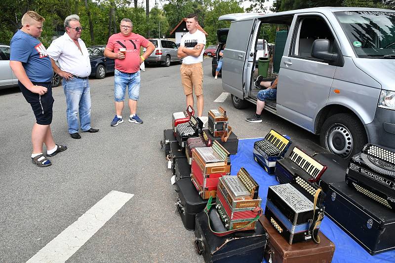 Tradiční, v pořadí již 45. festivalové setkání heligonkářů, proběhlo v sobotu 13. srpna v areálu Společenského domu Hořovice.