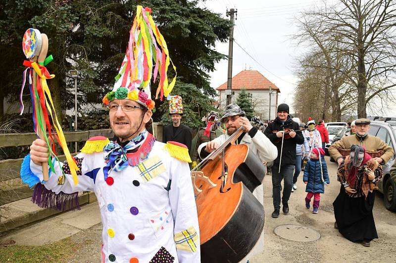 Z masopustního průvodu v Koněprusích.