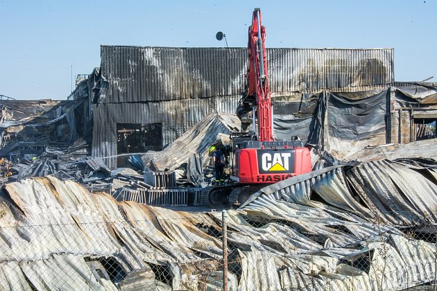 Vedení vyhořelé výrobní haly v Žebráku: Naši lidé o práci určitě nepřijdou