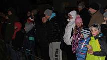 Vánoční trhy v Hýskově přilákaly desítky lidí.