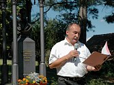 Úvodní slovo pronesl před památníkem Josefa Jungmanna starosta Hudlic Pavel Hubený. 
