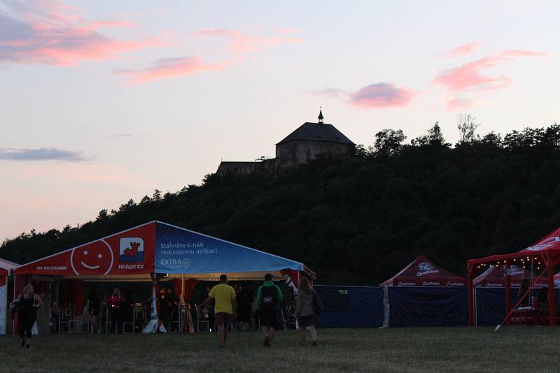 V pátek odstartoval oblíbený festival pod hradem Točníkem.