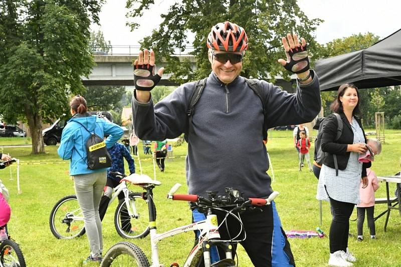 První ročník cyklistického závodu pro veřejnost L'Etape by tour de France.