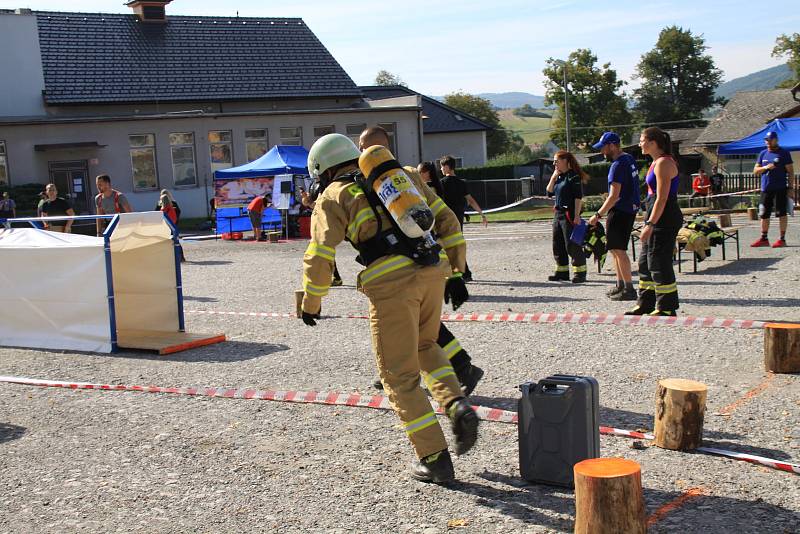 Z hasičské soutěže 'Toughest Firefighter Alive - Nejtvrdší hasič přežije' v Broumech.