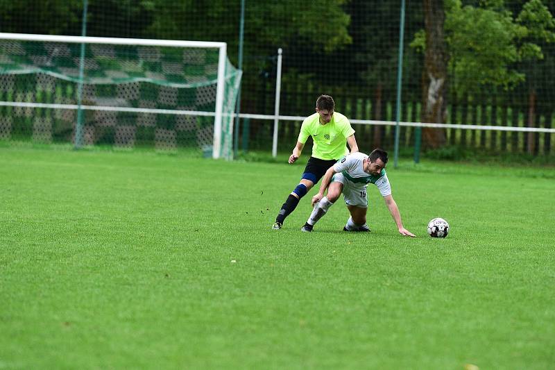 Fotbalová I.B třída, skupina E: Loděnice - Králův Dvůr 2:1.