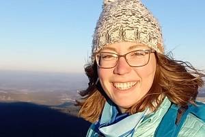 Asistentka z Minnessoty Kelsey Halverson pochází ze země hor a sněhu, jejím přáním bylo poznat české hory i život a školu na malém městě.