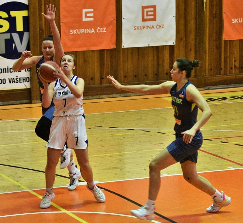 Renomia ŽBL: BK Strakonice - ZVVZ USK Praha 45:126.